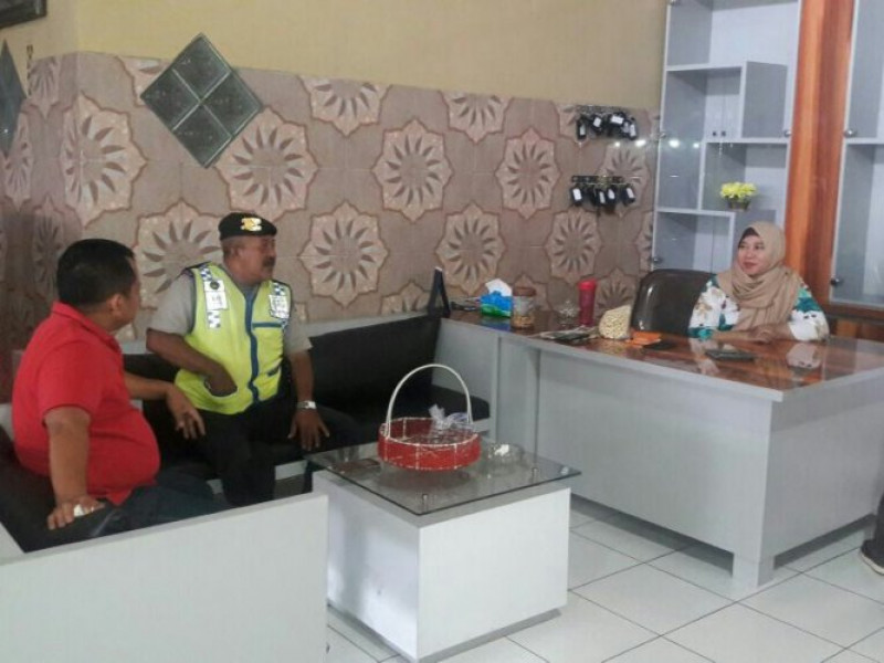 IMG-kapolsubsektor-palem-semi-sambangi-show-room-mobil-danang-motor