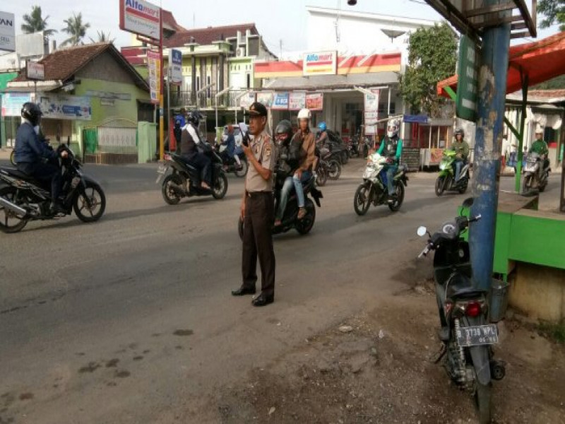 IMG-rutin-pelayanan-masyarakat-kapolsek-pakuhaji-akp-suyatno-sh-bersama-anggota-gatur-lalin