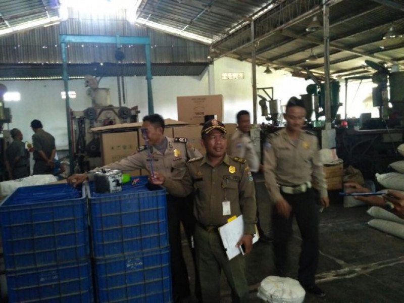IMG-bhabinkamtibmas-polsek-sepatan-laksanakan-ops-terpadu-pendataan-industri