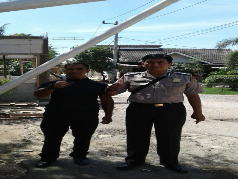 IMG-bhabinkamtibmas-polsek-sepatan-himbau-scurity-perum-palem-1-untuk-tingkatkan-kewaspadaan-terhadap-pelaku-kejahatan