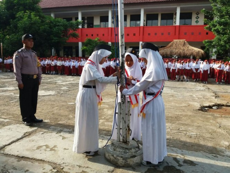 IMG-realisasikan-program-polkis-bripka-haris-menjadi-pembina-upacara-di-sdn-perumnas-3-tangerang