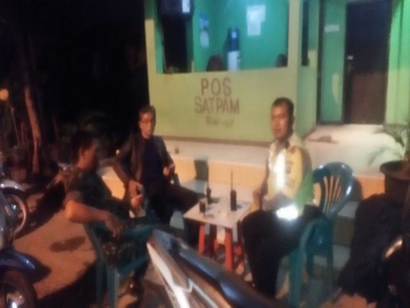 IMG-bripka-hasan-sadili-berserta-serda-kaswadi-sambang-pos-satpam-perum-bintaro-hijau
