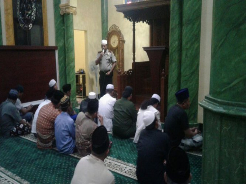 IMG-dengan-program-cinta-masjid-kapolsek-neglasari-sampaikan-tausyah-kamtibmas-pentingnya-menjaga-persatuan-dan-kesatuan