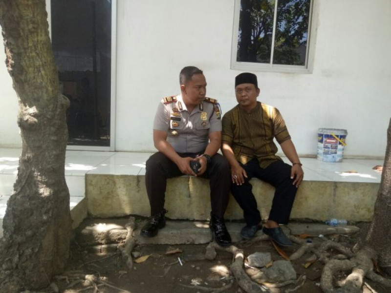 IMG-kapolsek-teluknaga-kunjungi-ustadz-odi-pererat-tali-silaturahim-antara-polri-dan-tokoh-agama
