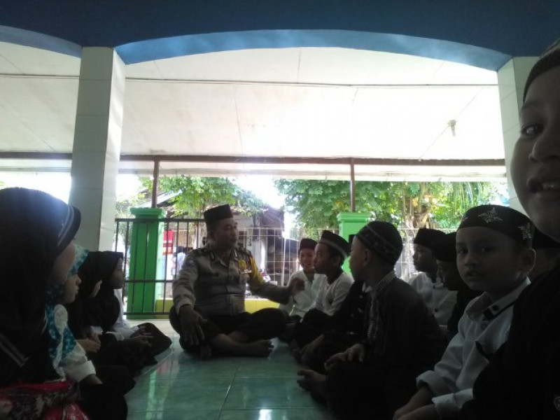 IMG-aiptu-sulaiman-sambangi-kegiatan-di-madrasah-nurul-ikhlas