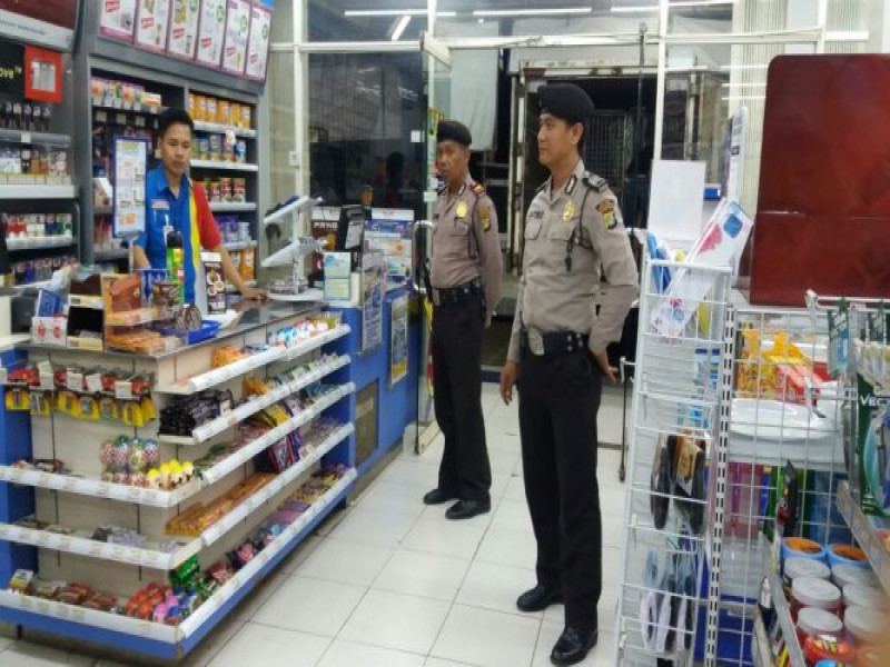 IMG-kanit-sabhara-polsek-neglasari-himbau-karyawan-dan-petugas-parkir-minimarket