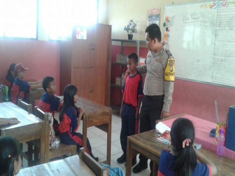 IMG-bhabinkamtibmas-polsek-cipondoh-kembali-mengingatkan-siswa-tentang-falsafah-negara