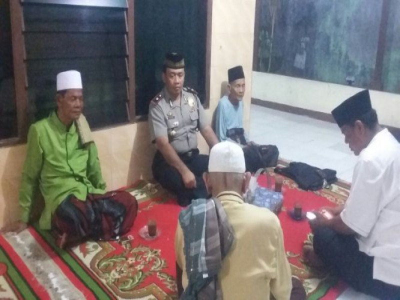 IMG-kapolsek-neglasari-sambangi-tokoh-agama-dan-masyarakat-kelurahan-karangsari