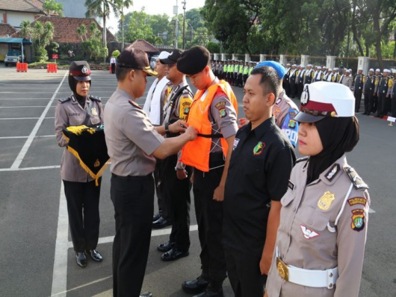 IMG-polres-metro-tangerang-kota-menggelar-upacara-launching-program-polisi-peduli
