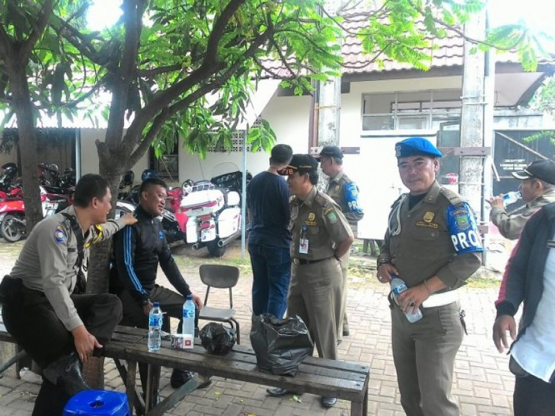 IMG-ciptakan-lingkungan-yang-tertib-dan-kondusif-binmas-polsek-jatiuwung-dan-satpol-pp-lakukan-patroli-bersama