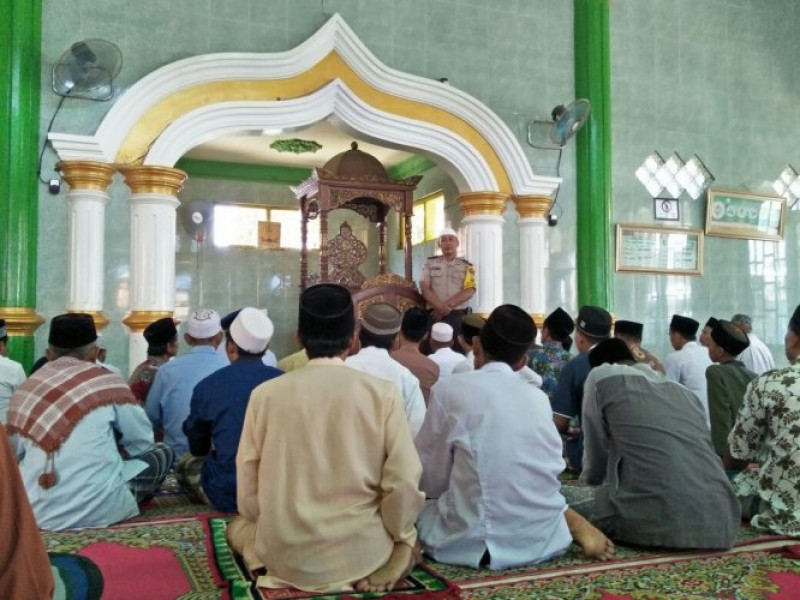 IMG-bhabinkamtibmas-aiptu-khairul-saleh-laksanakan-jumling-dan-himbau-jemaah-masjid