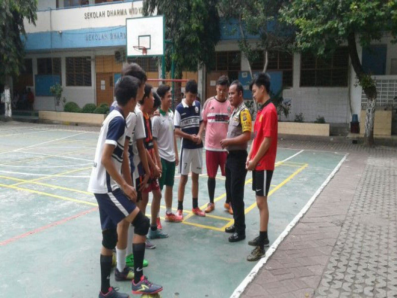 IMG-hindari-narkoba-dengan-semangat-olah-raga-himbau-binmas-kelurahan-neglasari