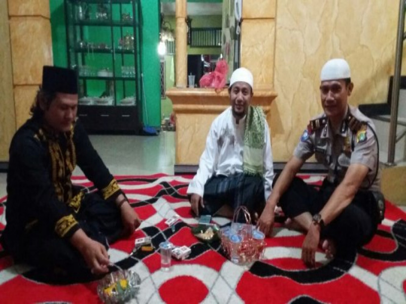 IMG-kanit-binmas-polsek-jatiuwung-silaturahim-dengan-kh-shofa-rasyid-pengasuh-pondok-pesantren-ummul-rodiyyah