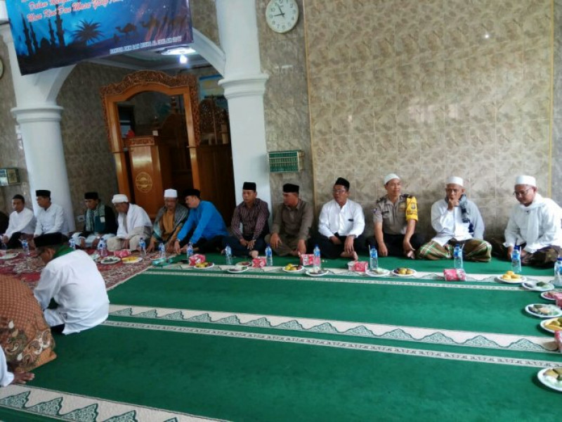 IMG-bersama-3-pilar-periuk-jaya-aiptu-cecep-hadiri-peringatan-maulid-nabi-muhammad-saw-di-masjid-al-islah