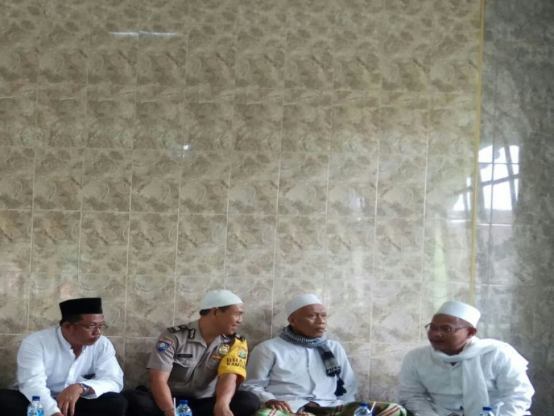 IMG-aiptu-cecep-bhabinkamtibmas-polsek-jatiuwung-berdialog-dengan-tokoh-agama-periuk-jaya
