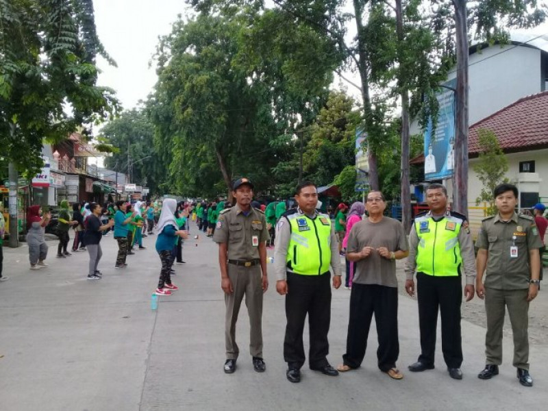IMG-2-personil-lantas-polsek-jatiuwung-bersama-satpol-pp-cibodas-amankan-giat-car-free-day