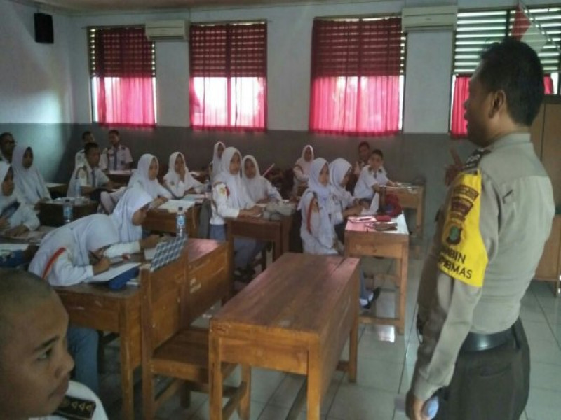 IMG-aiptu-m-idris-para-siswa-harus-selalu-disiplin-dan-rajin-belajar-supaya-tercapai-cita-citanya