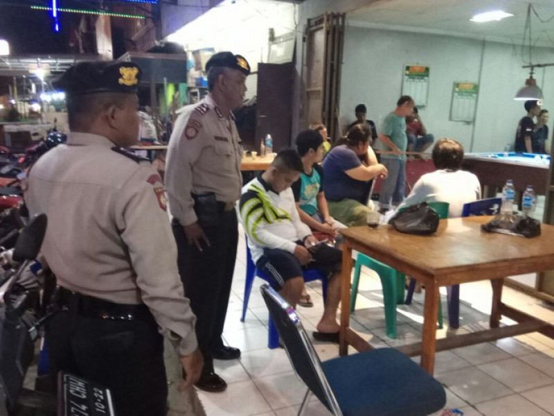 IMG-unit-sabhara-polsek-jatiuwung-lakukan-patroli-dialogis-sambangi-muda-mudi-yang-sedang-berkumpul