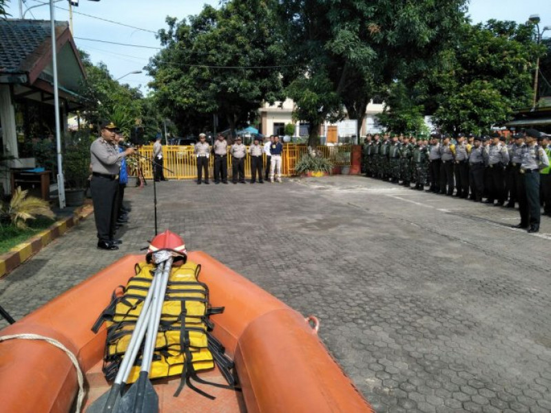 IMG-polsek-jatiuwung-gelar-apel-gabungan-kesiapan-penanggulangan-bencana-alam-banjir