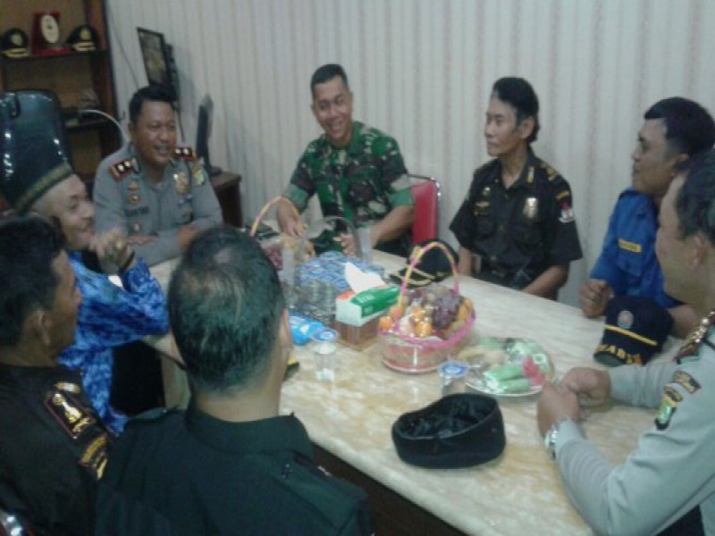 IMG-kapolsek-jatiuwung-adakan-rapat-koordinasi-dengan-unsur-muspika-bahas-penanggulangan-banjir