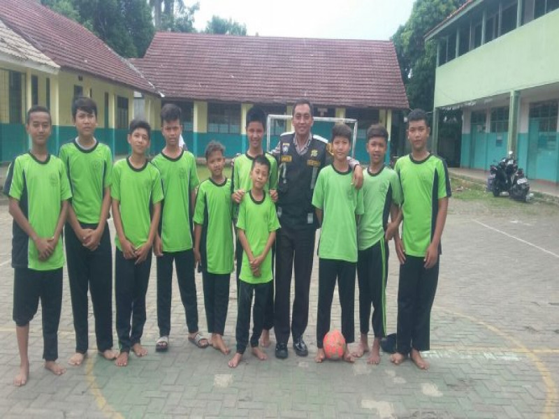IMG-binmas-polsek-neglasari-kelurahan-karangsari-harap-pelajar-menjadi-kebanggan-orang-tua