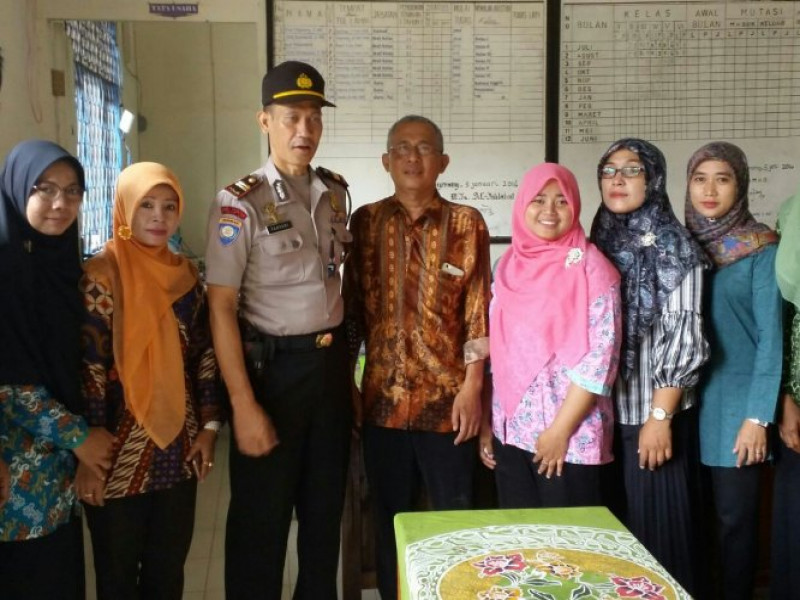 IMG-kanit-binmas-polsek-jatiuwung-sambangi-mts-al-islahat-keroncong