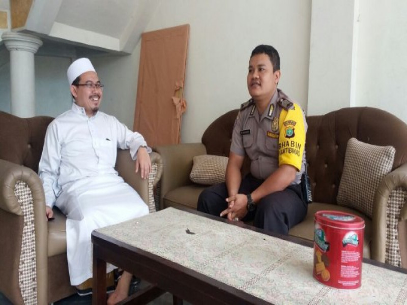 IMG-bripka-m-zaenudin-silaturahmi-dengan-kh-wildan-pimpinan-pondok-pesantren-al-kamil