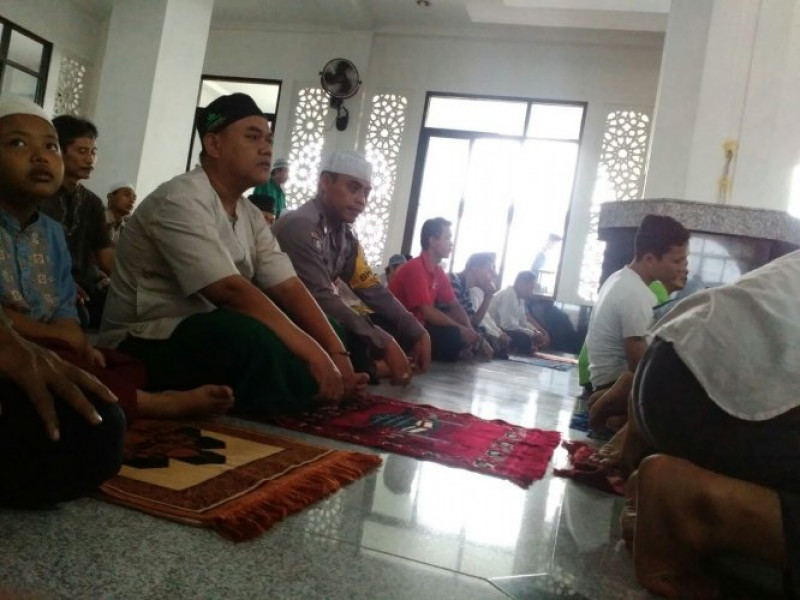IMG-bhabinkamtibmas-polsek-jatiuwung-laksanakan-shalat-jumat-di-masjid-nurul-islam-gandasari