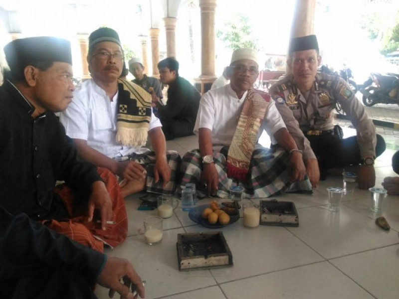 IMG-kanit-binmas-polsek-jatiuwung-silaturahmi-dengan-tokoh-agama-alam-jaya