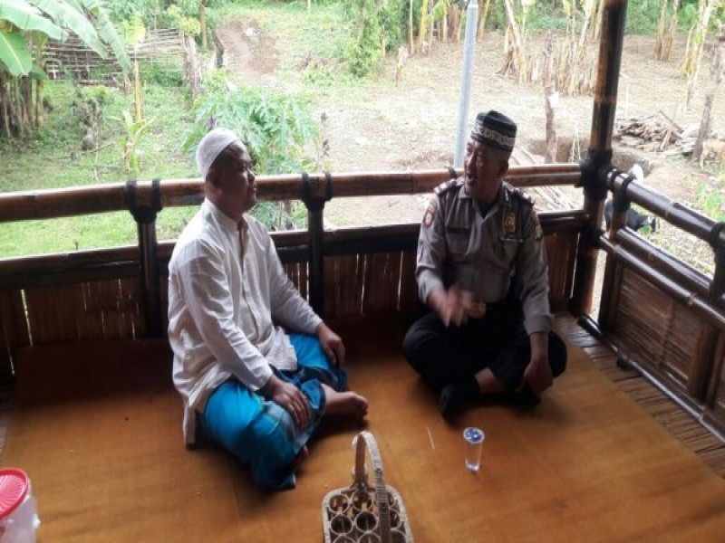 IMG-jelang-reuni-212-kapolsubsektor-palem-semi-silaturahmi-dengan-kh-hambali-mulyadi