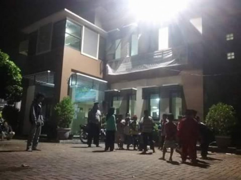 IMG-halaman-kantor-kelurahan-dimanfaatkan-berlatih-silat