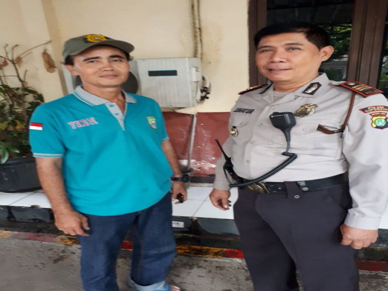 IMG-bersama-dengan-tokoh-masyarakat-wakapolsek-cipondoh-bertekat-memerangi-narkoba