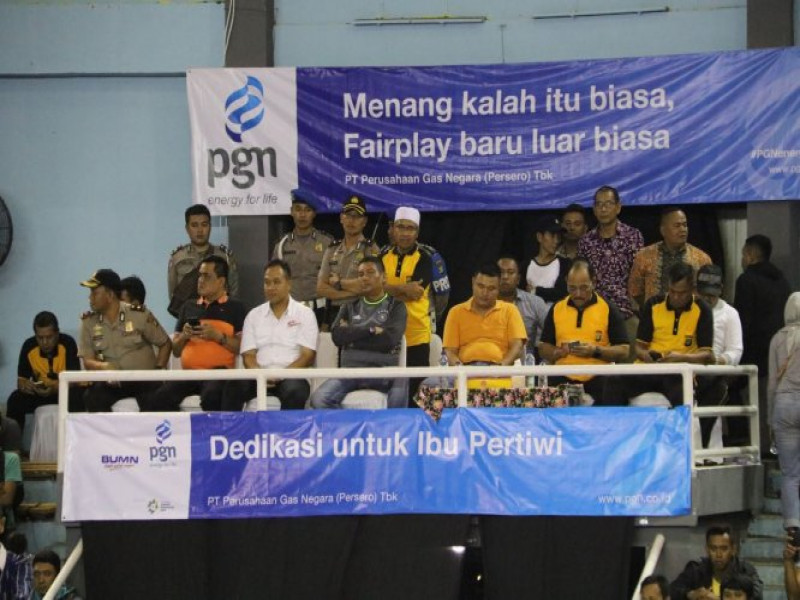 IMG-kapolres-metro-tangerang-kota-menjadi-supporter-tim-voli-bhayangkara-samator