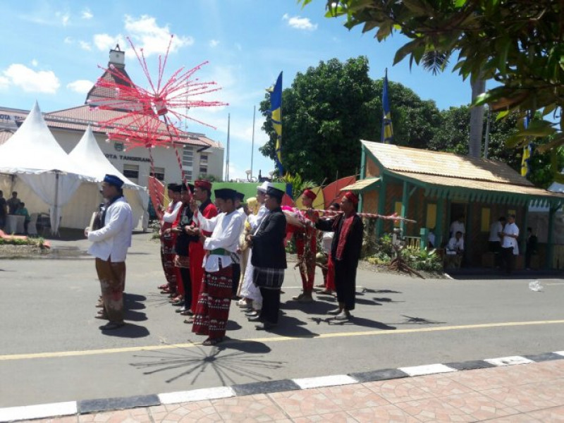 IMG-melihat-keseruan-aksi-palang-pintu-di-festival-budaya-nusantara