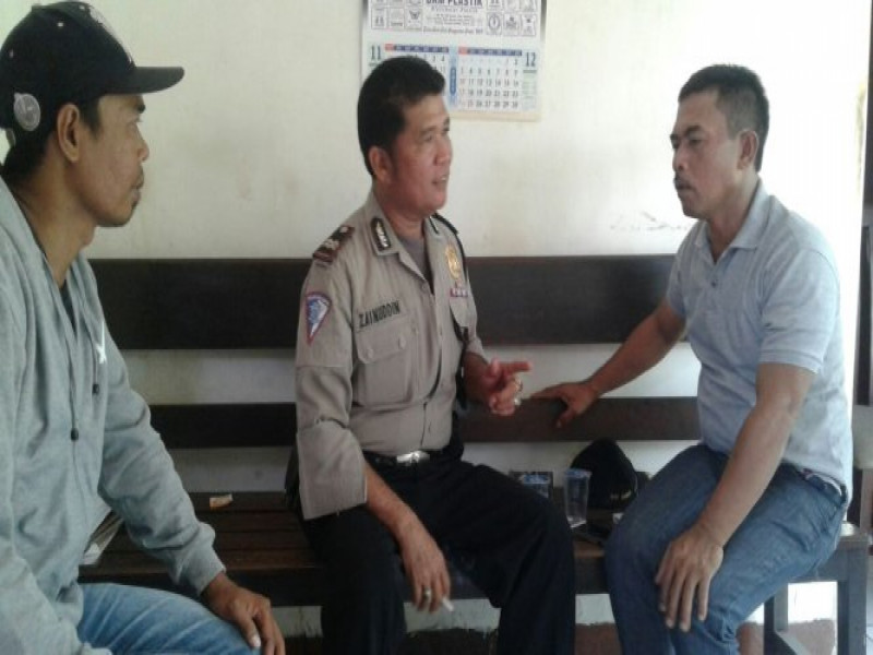IMG-kapol-subsektor-perancis-polsek-benda-aiptu-zainuddin-melaksanakan-sambang-ke-ketua-rw