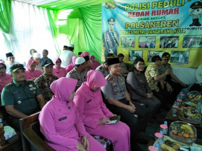 IMG-kapolres-metro-tangerang-kota-hadiri-peresmian-bedah-rumah-dalam-rangka-program-polisi-peduli