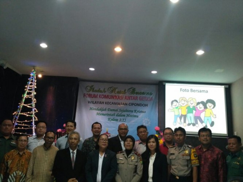 IMG-anggota-polsek-cipondoh-hadiri-natal-bersama-dan-pelatikan-pengurus-fkag