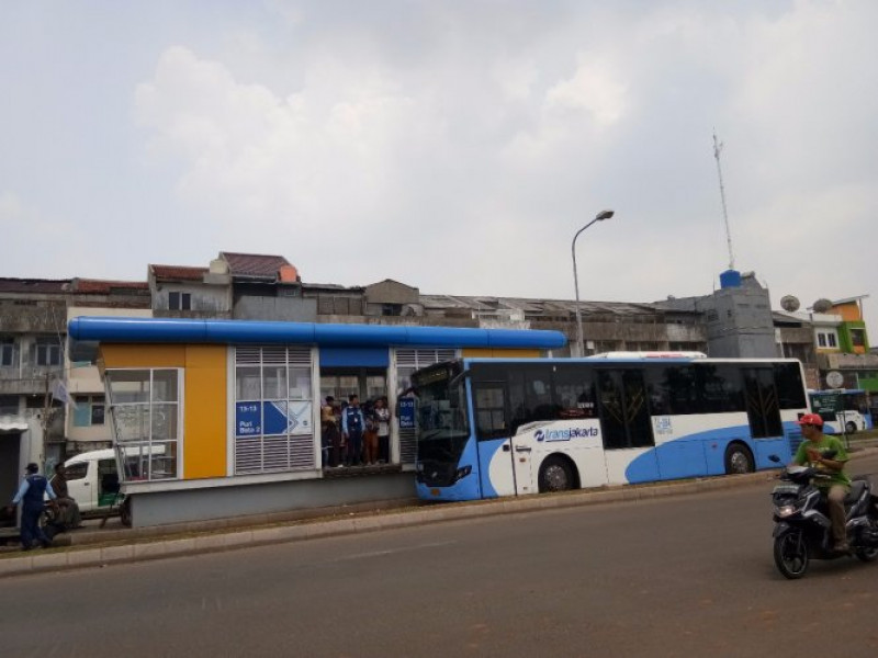 IMG-keberadaan-bus-transjakarta-mudahkan-aktivitas-warga