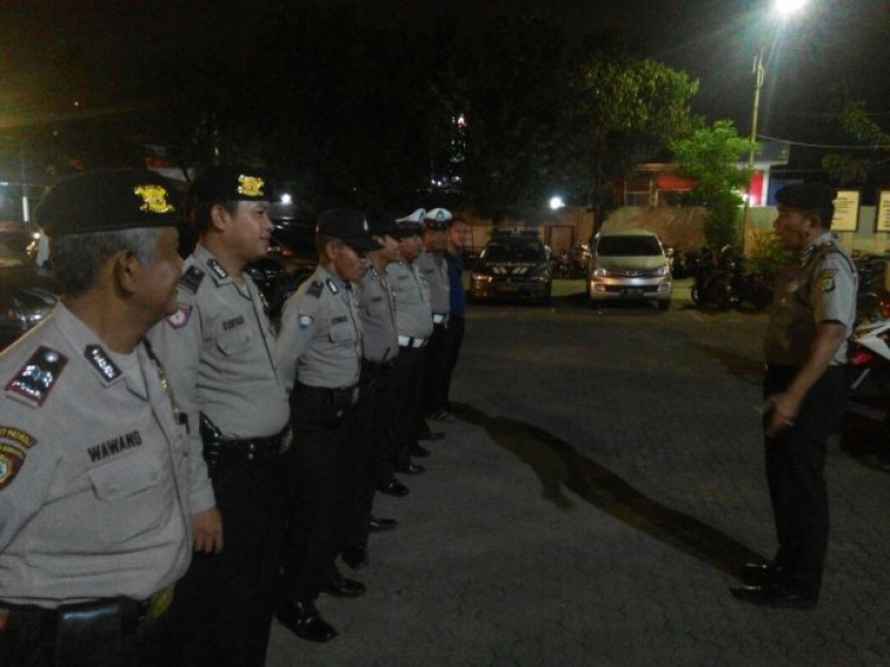 IMG-kanit-sabhara-polsek-jatiuwung-bersama-anggota-melaksanakan-patroli-cipta-kondusif