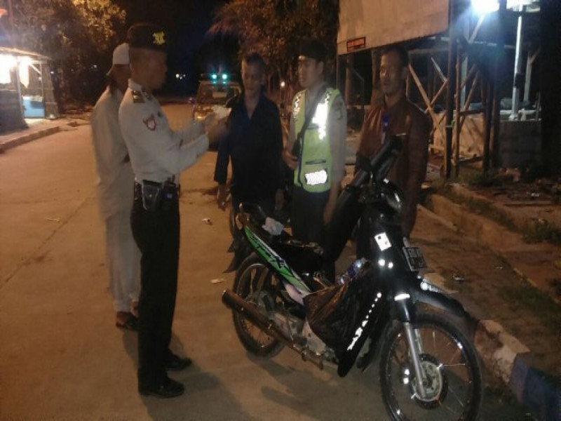 IMG-operasi-cipta-kondisi-polsek-neglasari-dengan-patroli-dan-razia-di-lokasi-rawan-kejahatan-pada-malam-hari