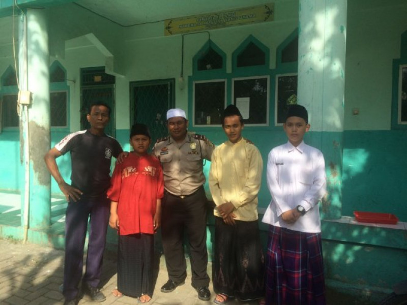 IMG-panit-binmas-polsek-neglasari-himbau-santri-tekun-belajar-agama-dan-perbanyak-ilmu-pengetahuan