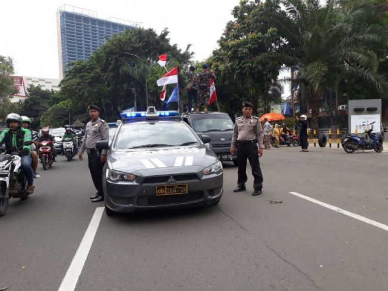 IMG-patroli-6405-sabhara-polsek-jatiuwung-kawal-aksi-unras-warga-kp-mekarsari-menuju-pemkot-tangerang