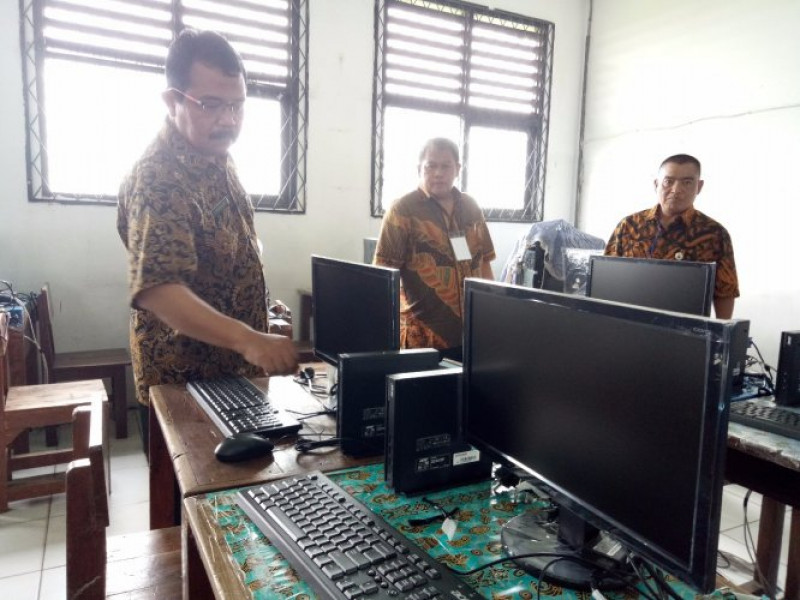IMG-targetkan-100-persen-un-online-pemkot-tangerang-alokasikan-2100-unit-komputer