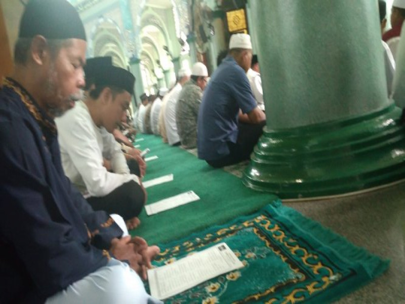 IMG-jamaah-al-azhom-doakan-warga-palestina