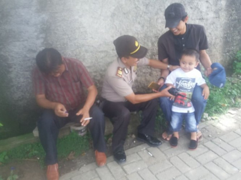 IMG-wakapolsek-neglasari-sambangi-tokoh-masyarakat-kedaung-baru