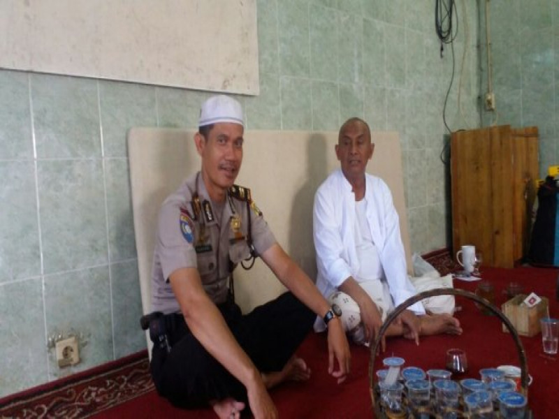 IMG-kanit-binmas-polsek-jatiuwung-silaturahmi-dengan-tokoh-masyarakat-pasir-jaya