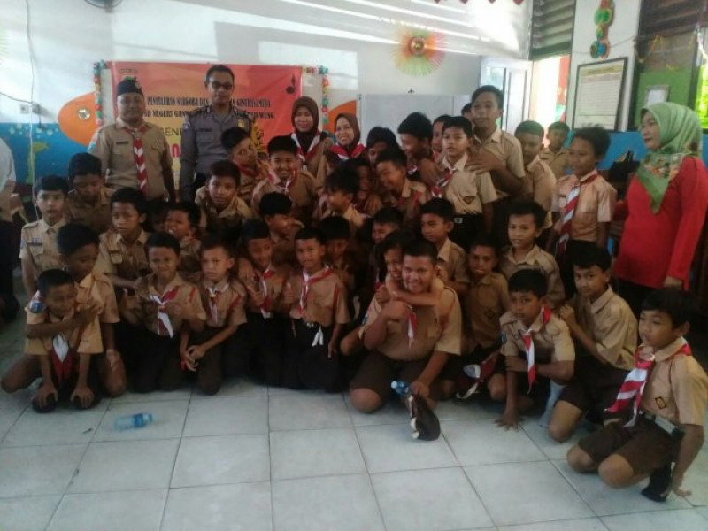IMG-bhabinkamtibmas-polsek-jatiuwung-bripka-ade-rochman-kunjungi-sdn-gandasari-2