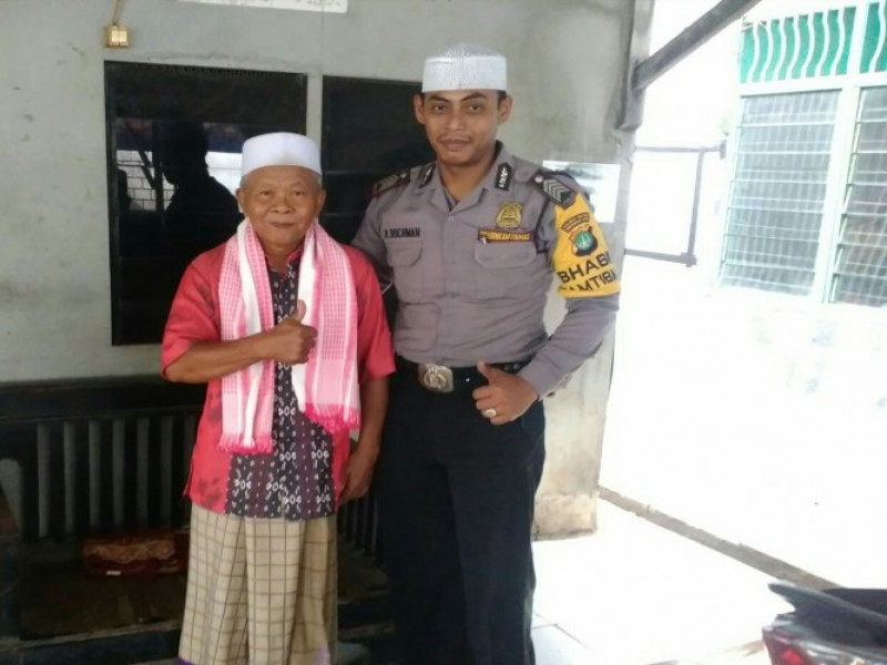 IMG-usai-shalat-jumat-bripka-ade-rochman-silaturahmi-dengan-tokoh-agama-gandasari