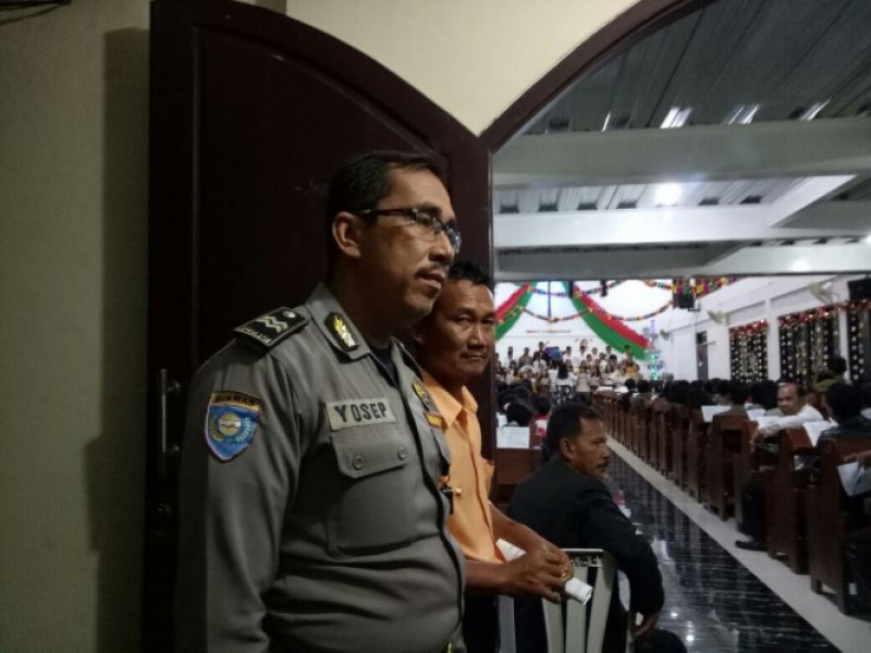 IMG-aiptu-yosef-sambang-dan-pengamanan-gereja-sambut-perayaan-natal