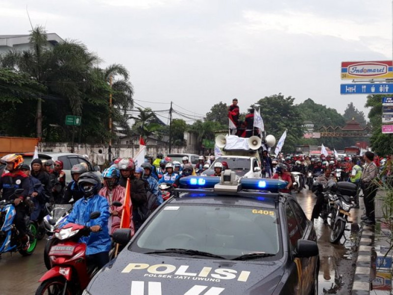 IMG-polsek-jatiuwung-kawal-keberangkatan-massa-fspmi-menuju-kp3b
